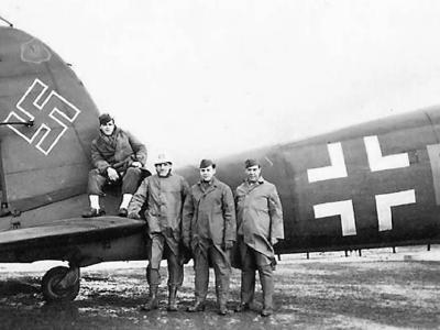 GIs posed by captured Luftwaffe bomber He111
