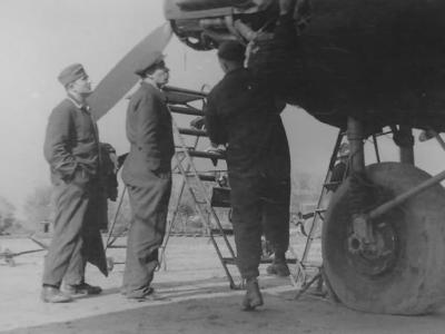 He 111 2/KGr 100 in Vannes France 1941 landing gear