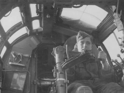He111 2/KGr 100 in Vannes France im 1941 cockpit