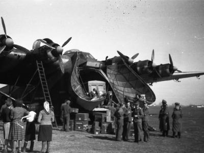 Messerschmitt Me 323 loading doors and the load