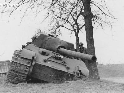 Jagdtiger „314” Fgst.Nr. 305012 from schwere Panzerjäger-Abteilung 653, commander Feldwebel Erich Bonike