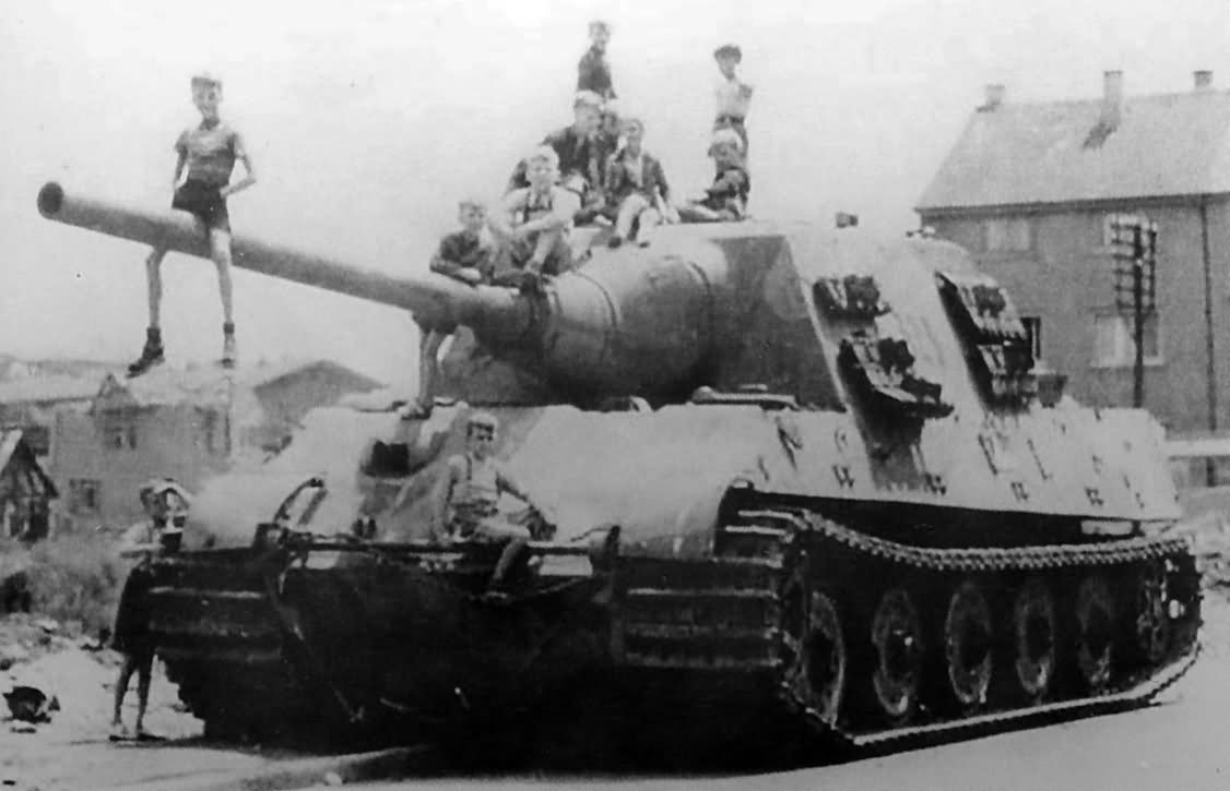 Jagdtiger_323_schwere_Panzerjager_Abteilung_653.jpg