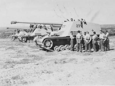 Nashorn 231 and 131 near Anzio