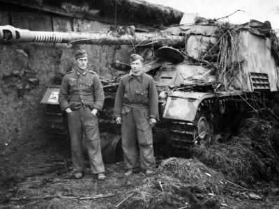 Panzerjager Nashorn with 11 killrings painted around the barrel