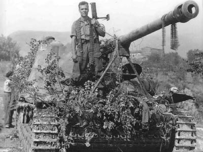 Captured Nashorn of the schwere Panzerjäger-Abteilung 525 Pontecorvo May 1944
