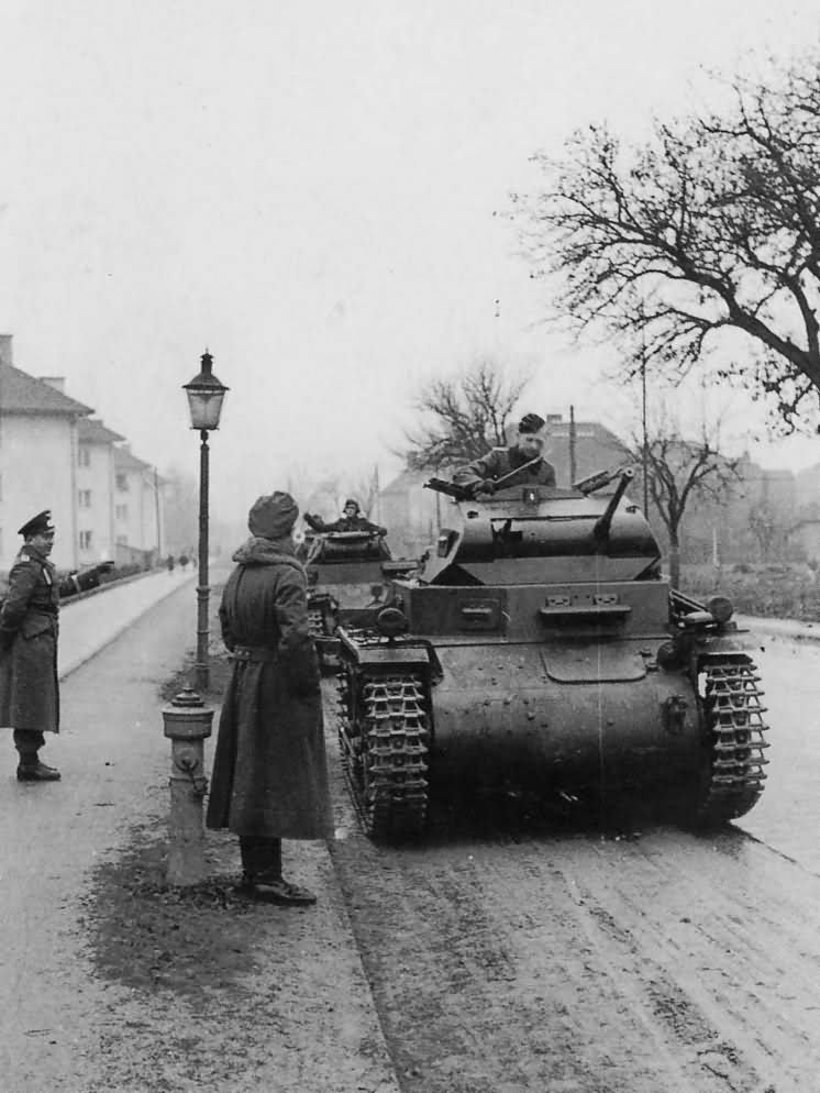 Panzer_II_ausf_B_photo.jpg