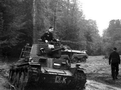 Early Panzerbefehlswagen 38t tank with Rahmenantenne – command vehicle