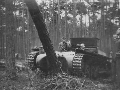 Panzer I ohne Aufbau with box on top