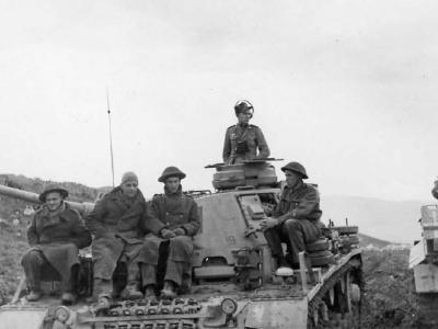 Pz.Kpfw. III and Tiger british POW Tunisia DAK Afrika Korps