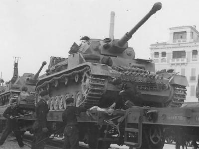 Panzer IV Ausf F2 on railroad flat car Marseille France 1942