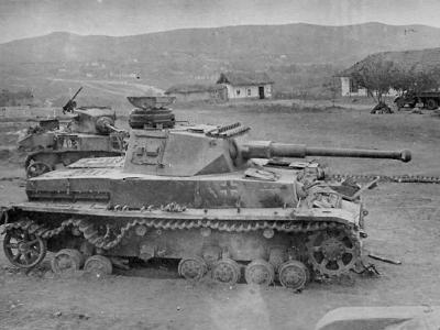 Panzer IV Ausf F2 and soviet M3 Stuart tank