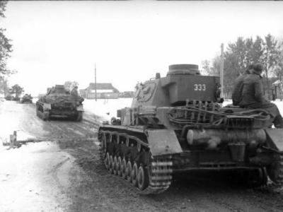 Panzer IV column tank number 333 Eastern front winter 1941