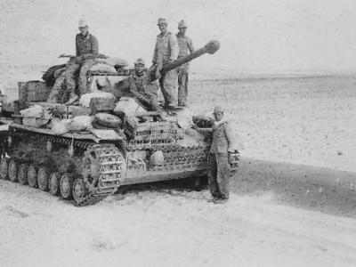 Panzer IV crew of the Deutsches Afrikakorps