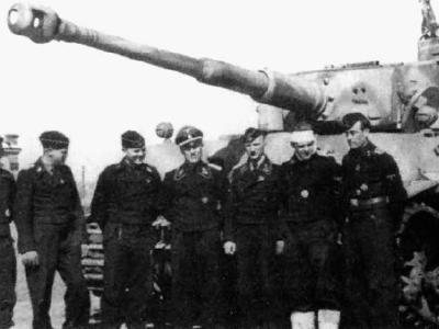 Tiger I number 812 Tiki of the 8/SS-Panzerregiment 2 Das Reich