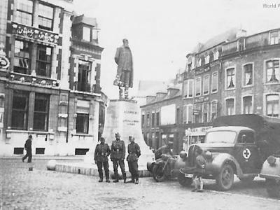 Ford G917t by Leopold Statue Belgium