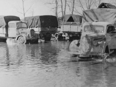 Ford G 917 T and Mercedes Benz L3000 Kertsch 1942