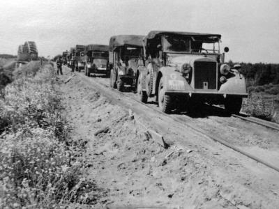 Horch 901 kfz 15 and Krupp Protze kraftwagen of Panzergruppe Guderian