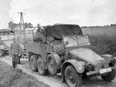 Luftwaffe Krupp Protze Kfz70 with trailer