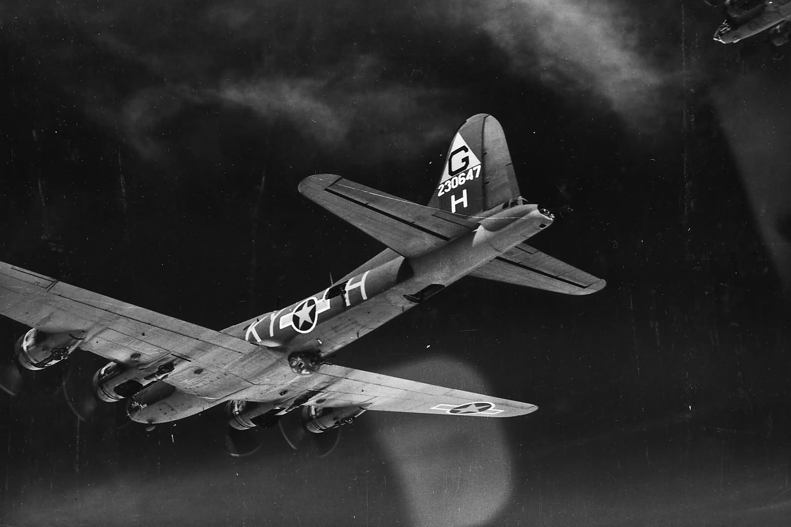 B-17_305_bomb_group_366_bomb_squadron.jpg