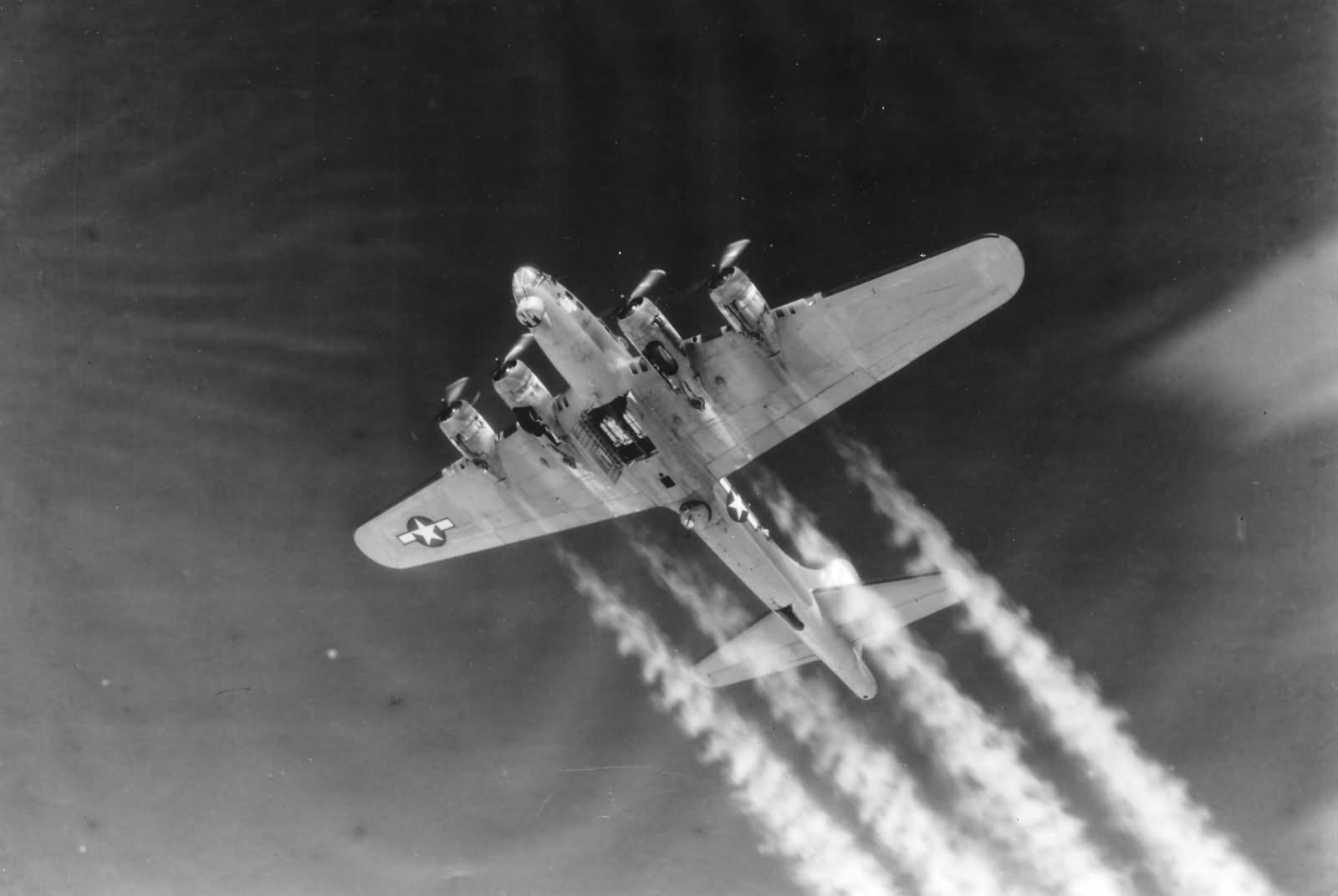 B-17_452_bomb_Group_Over_Germany_5.jpg