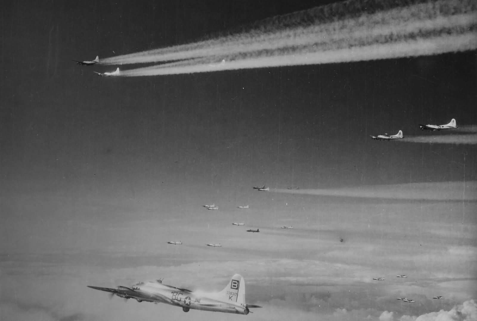 B-17_95_Bomb_Group_334_bomb_squadron_Raid_in_1944.jpg