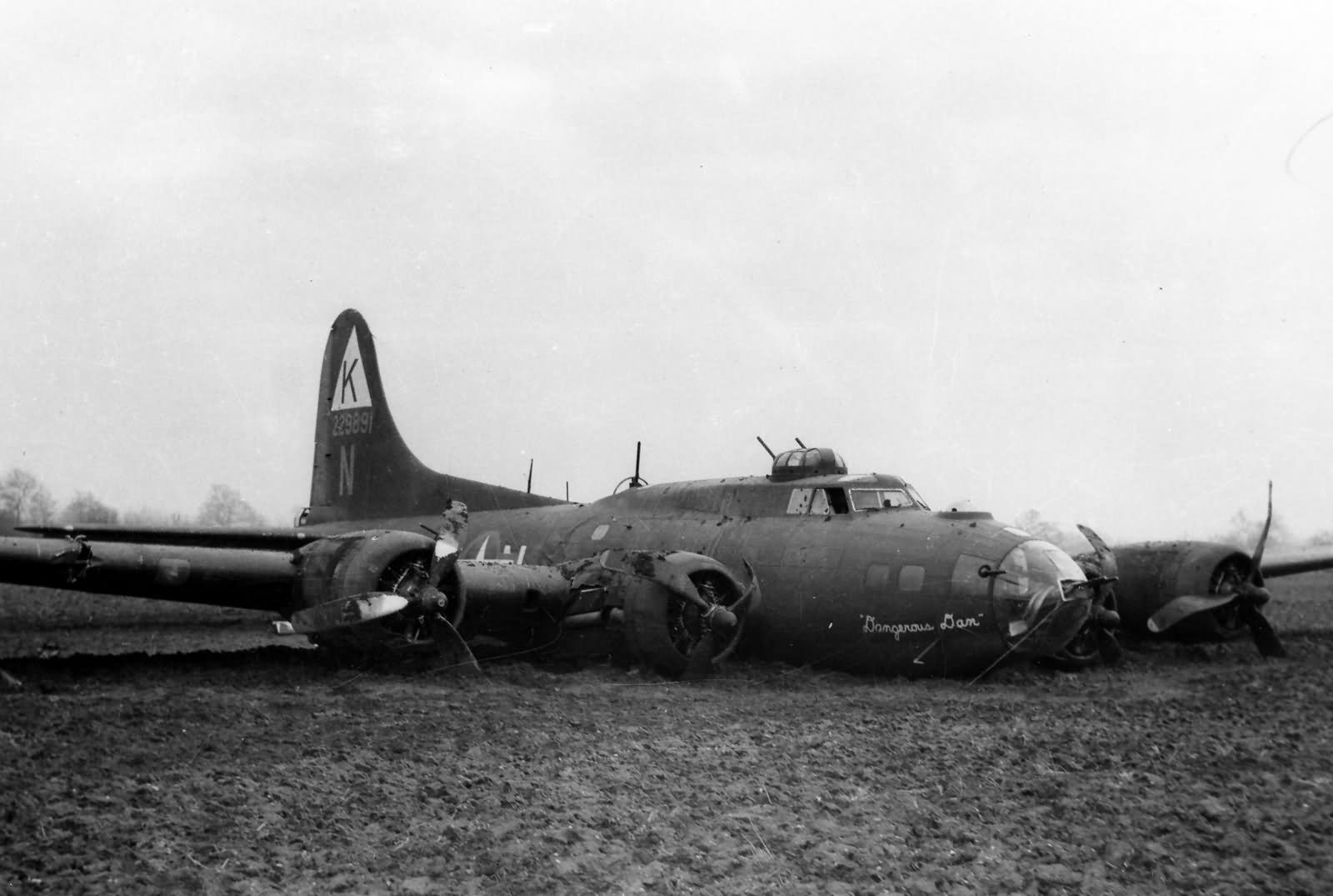 B-17_Battle_Damaged_379th_Bomb_Group_Flying_Fortress_42-29891.jpg