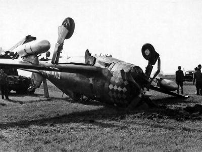 Republic P-47D-2 Thunderbolt serial 42-8390 from the 352nd FS, 353rd Fighter Group, 8th AF, flipping over after takeoff – Raydon 22 April 1944