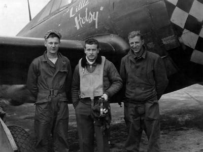 Lt Richard Keywan of the 352nd Fighter Squadron, 353rd FG and his P-47D 42-75707, code SX-A