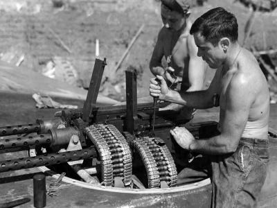 Servicing the four guns in the top turret of a P-61 Black Widow Four 12,7 mm Brownings
