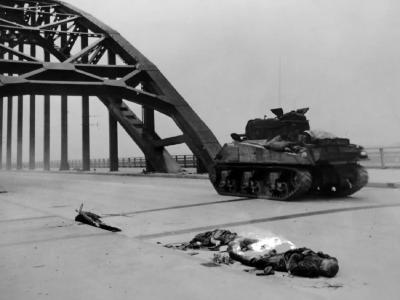 M4 Sherman tank Nijmegan bridge 1944