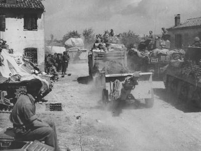 M4 Shermans Italy 8th Army Advance On Ferrara 1945