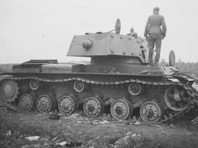 KV-1 (KV-1E) with additional armour side view