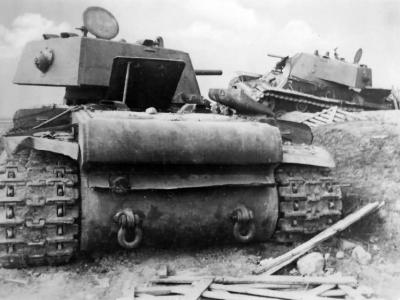 KV1 heavy tanks rear view