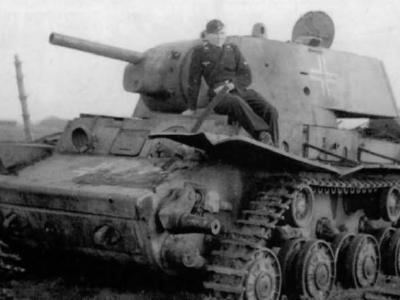 Destroyed German KV-1 (КВ-1) model 1940 with 76,2 mm F-32 gun