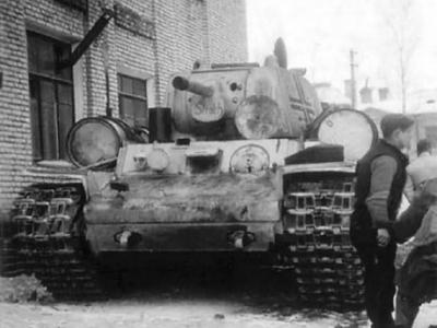 Soviet KV-1 tank named „Strolch” in german service