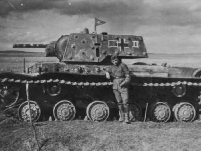 German KV-1 model 1941 with add-on-armor „s ekranami”