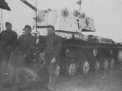 Heavy soviet tank KV-1 (КВ-1 с экранами) in german service