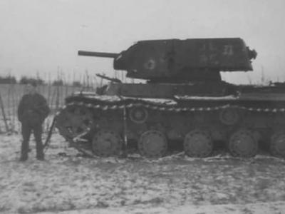German KV-1 model 1941 with add-on-armor „s ekranami” 2