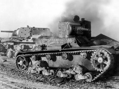 Destroyed heavy tank KV-1E model 1941 s ekranami and T-26