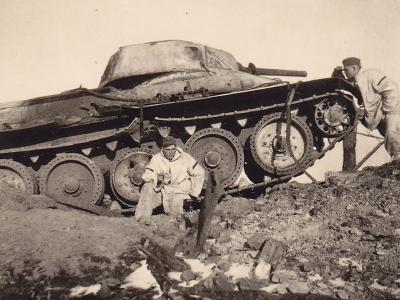 T-34 winter camo turret number 54 and germans