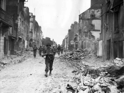 Advance Guard of US 29th Infantry Division entering St. Lo 1944