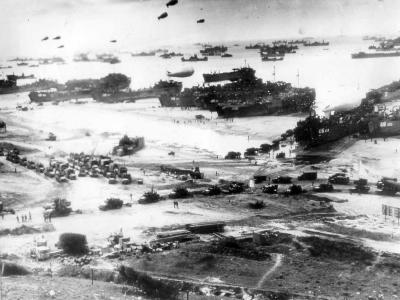 Beachhead LST ships Landing Craft D-Day 1944