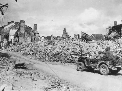 US troops entering Periers in Jeep