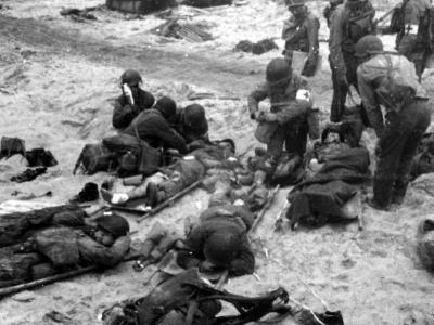 wounded soldiers Normandy Omaha Beach June 6 1944 D-Day