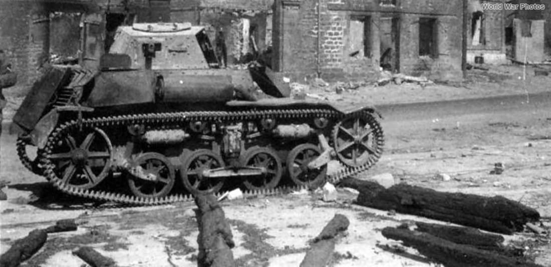 Destroyed AMR 33 1940 2