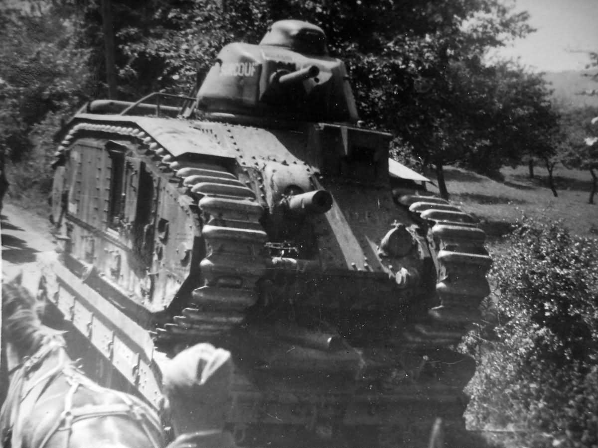 Char B1 bis 437 named SURCOUF of 47th BCC on trailer