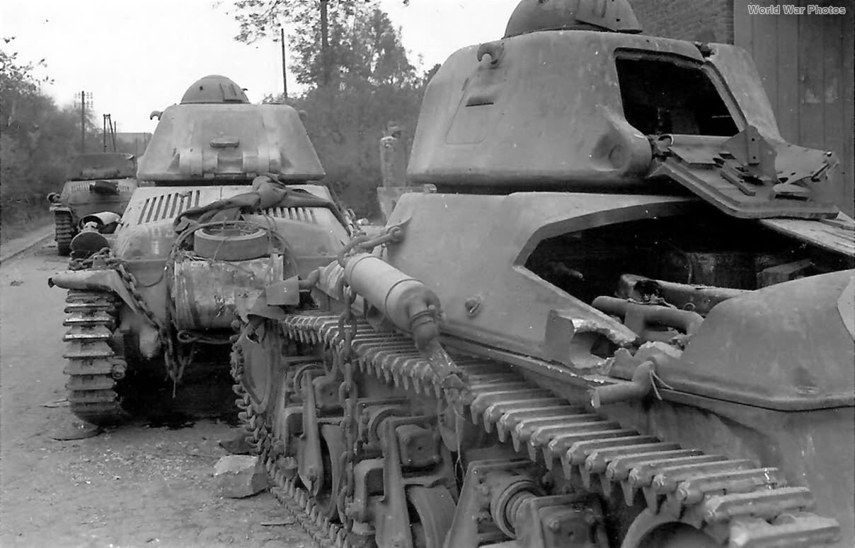 H-35 tanks