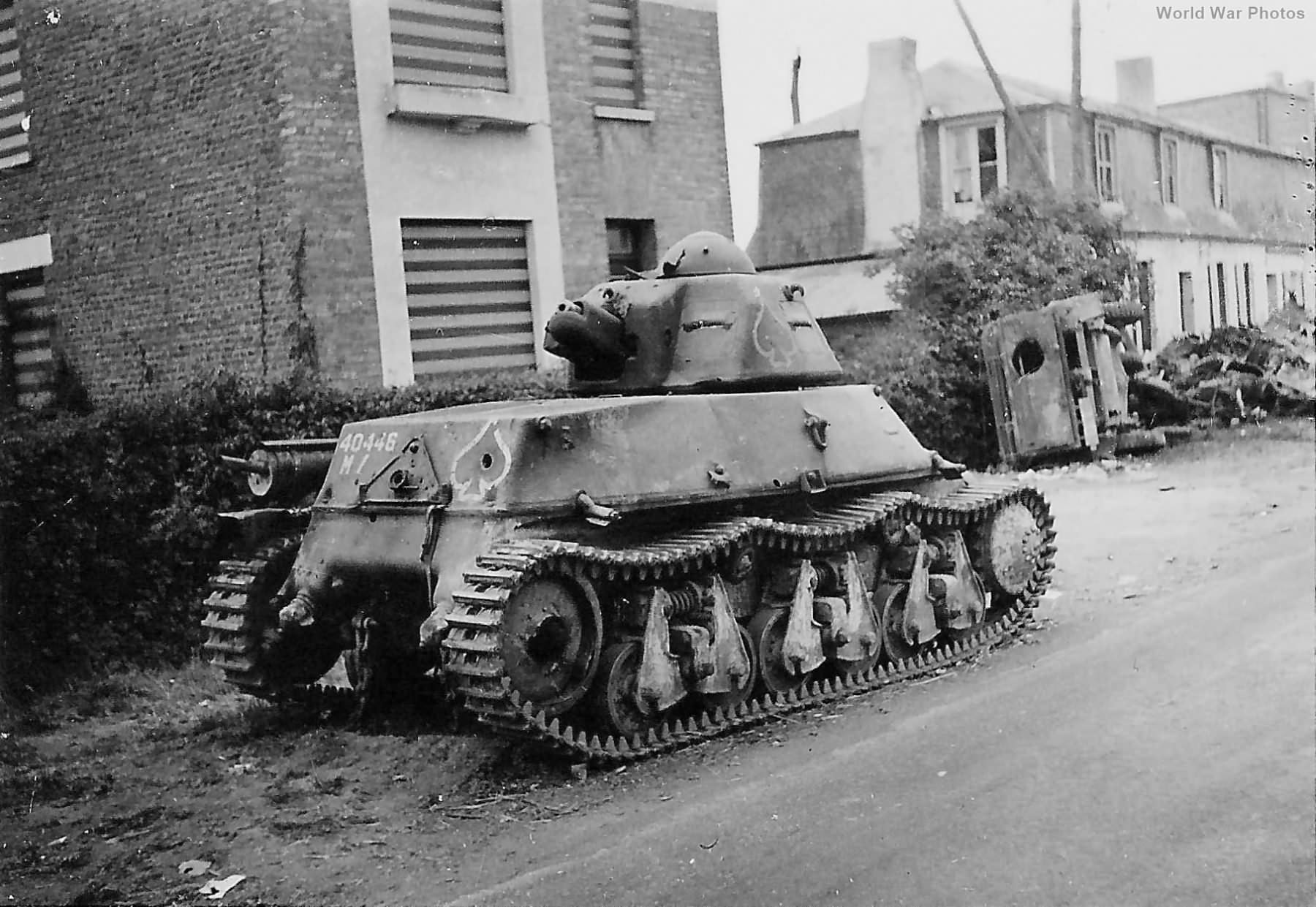 H-39 40446 in Avesnes-sur-Helpe, 1940