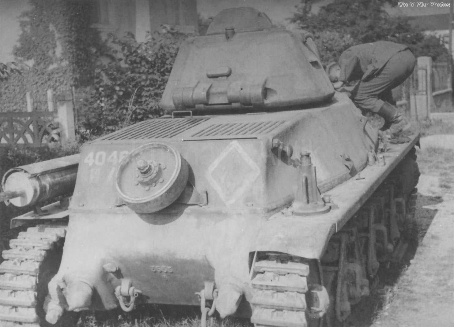 Hotchkiss H-39 rear view