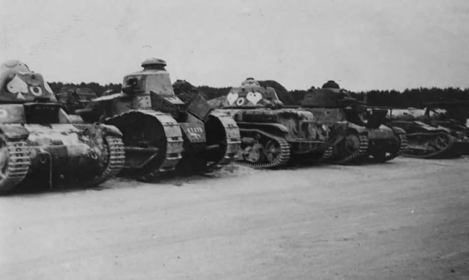 Hotchkiss H39 and other french tanks